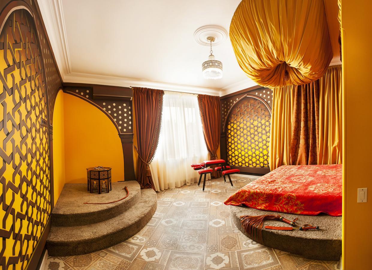 Dating Hotel Cherry Twins (Adults Only) Киев Экстерьер фото