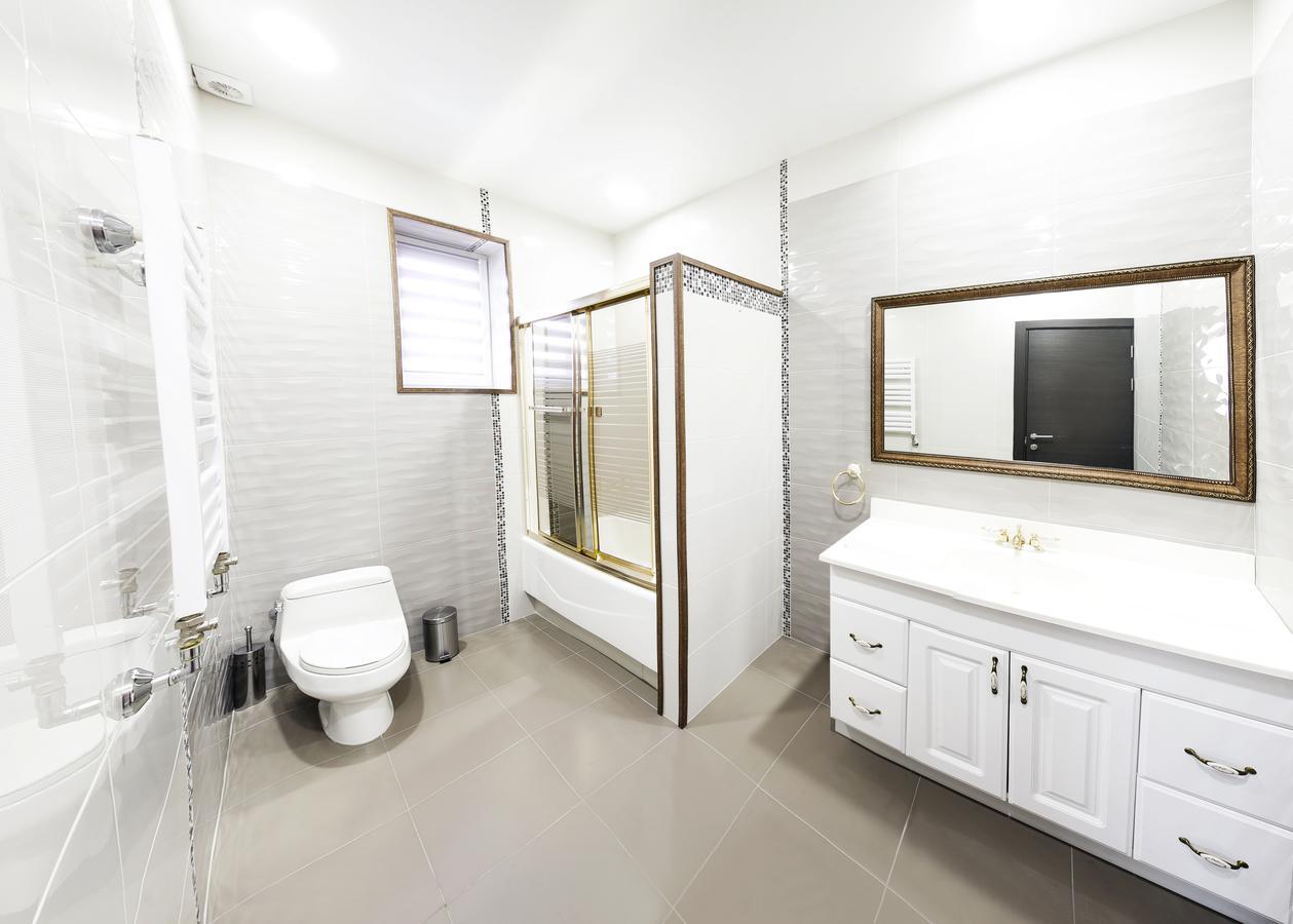 Dating Hotel Cherry Twins (Adults Only) Киев Экстерьер фото